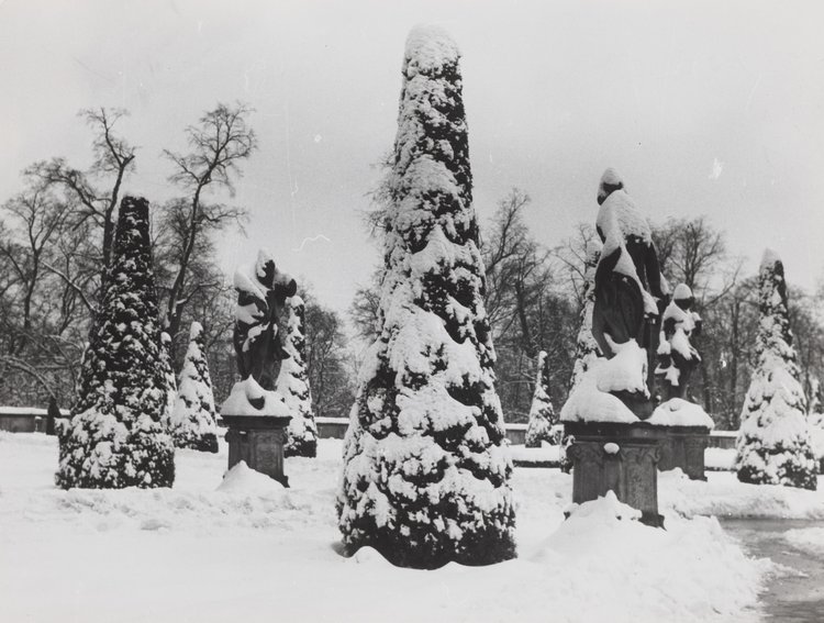 Fragment of the Baroque Garden by the Wilanów Palace in winter
