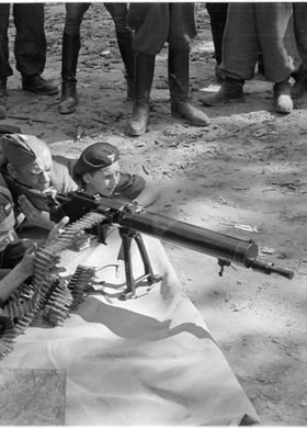 Nauka obsługi karabinu maszynowego MG 08/15