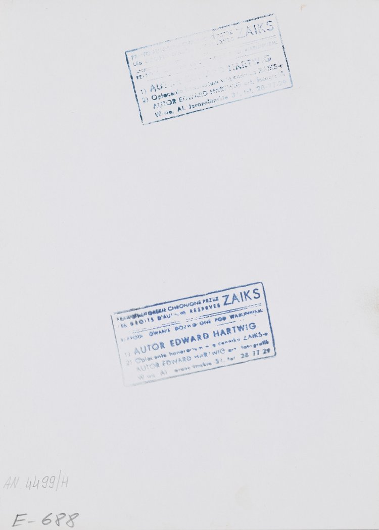 Fragment instalacji "Przejście" Jerzego Kaliny u zbiegu ulic Mazowieckiej i Świętokrzyskiej