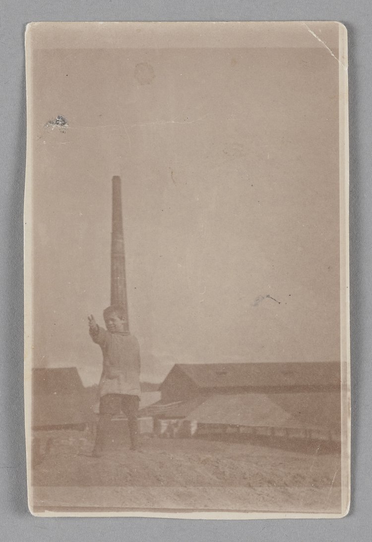 Fotografia przedstawiająca przedszkolaka w Różyczce, filii Domu Sierot (Gocławek)