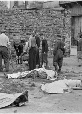 Grzebanie ofiar wybuchu pocisku granatnika