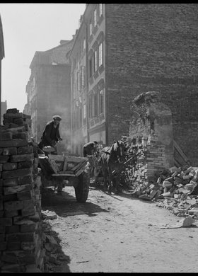 Ulica Nowomiejska w odbudowie