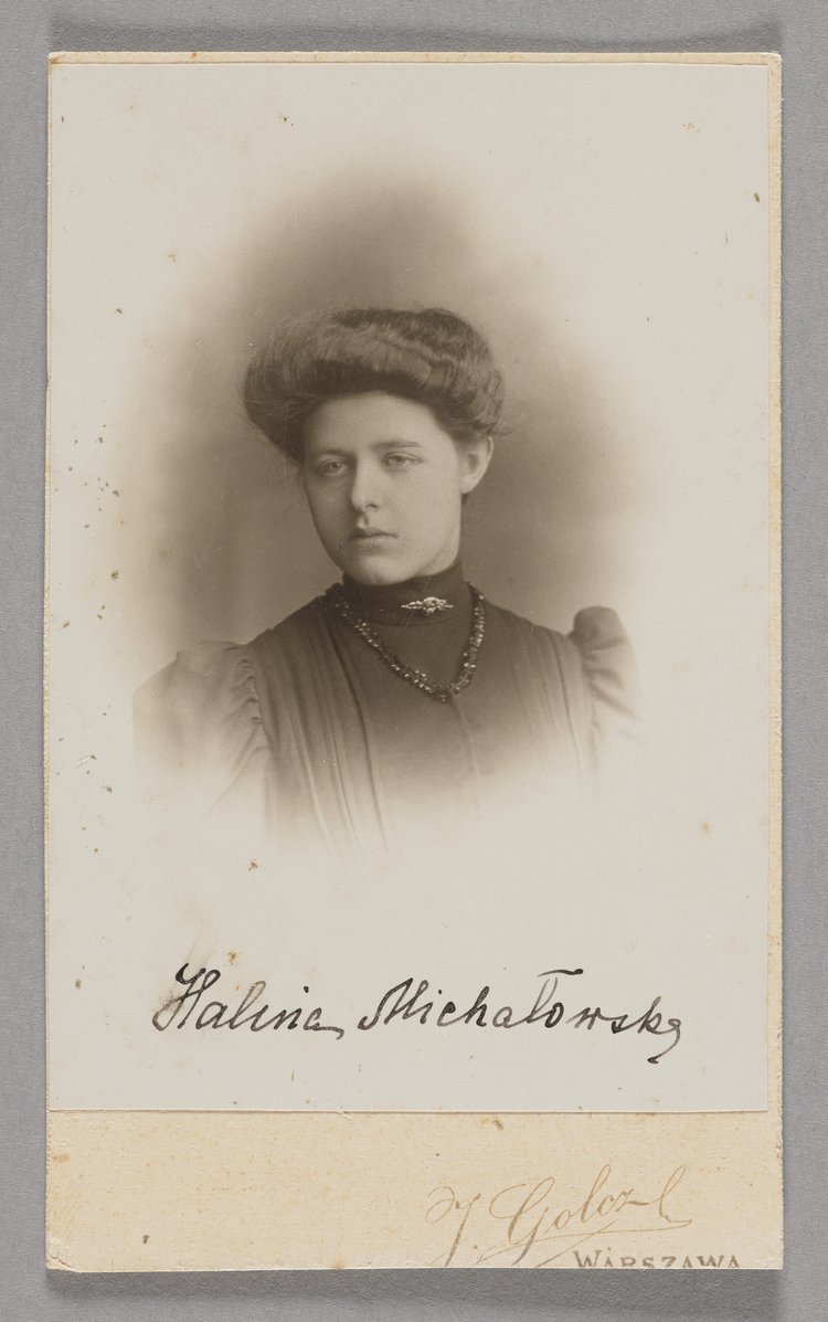 Album z fotografiami nauczycieli i uczennic pensji Antoniny Walickiej w Warszawie