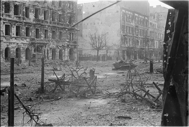 Zniszczenia zabudowy w Alejach Jerozolimskich