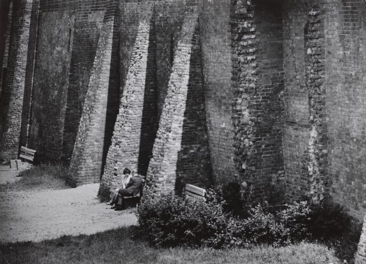 Widok na fragment murów obronnych