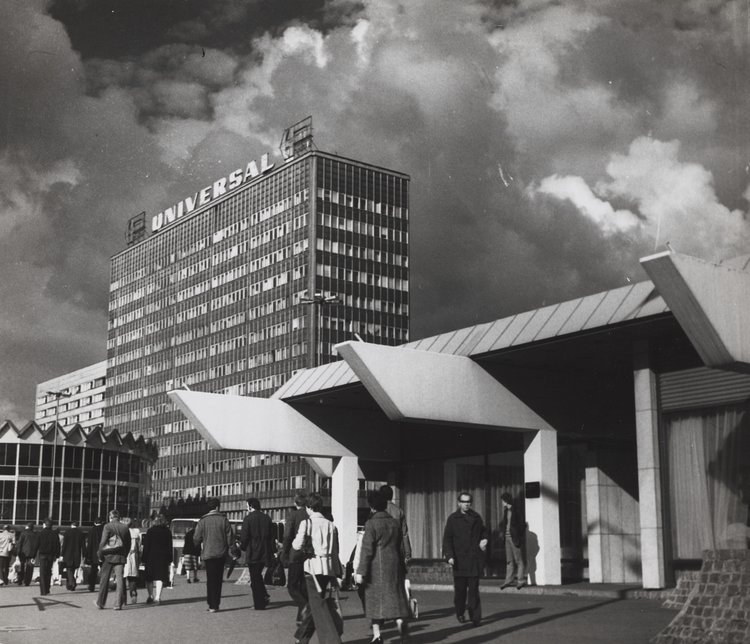 Widok na centrum miasta, rotundę PKO i budynek Universalu