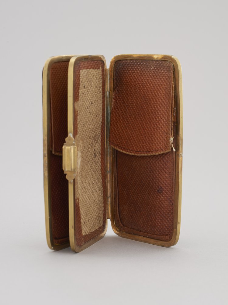 Papierośnica haftowana z Orłem i Pogonią