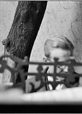 Andrzej Markowski podczas koncertu w ogródku kawiarni "U Aktorek"