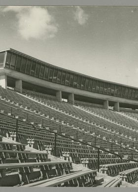 Stadion Dziesięciolecia - trybuny i pawilon prasowy