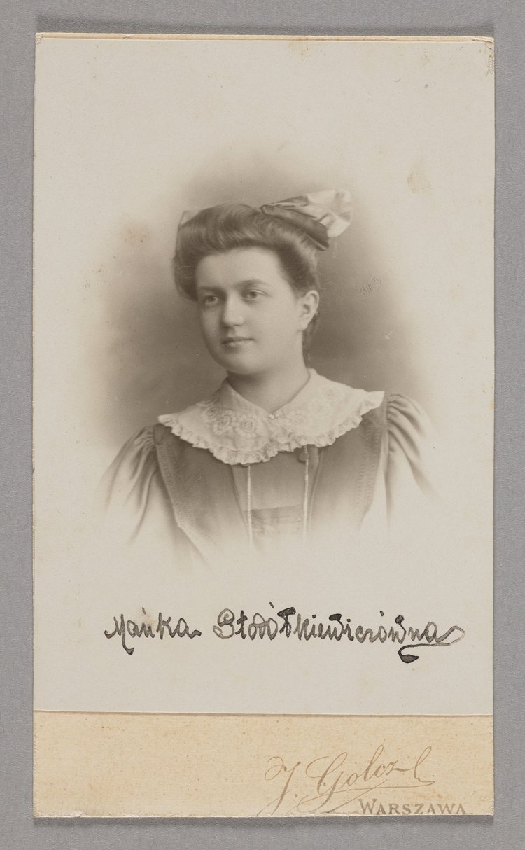 Album z fotografiami nauczycieli i uczennic pensji Antoniny Walickiej w Warszawie