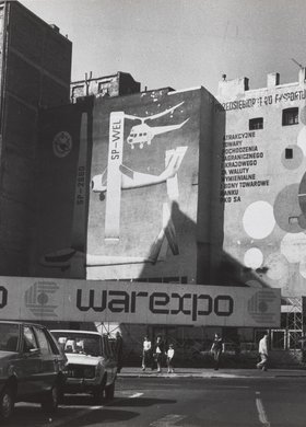 Advertisements painted on the walls of a tenement house in Rutkowskiego St. (currently: 21 Chmielna St.)