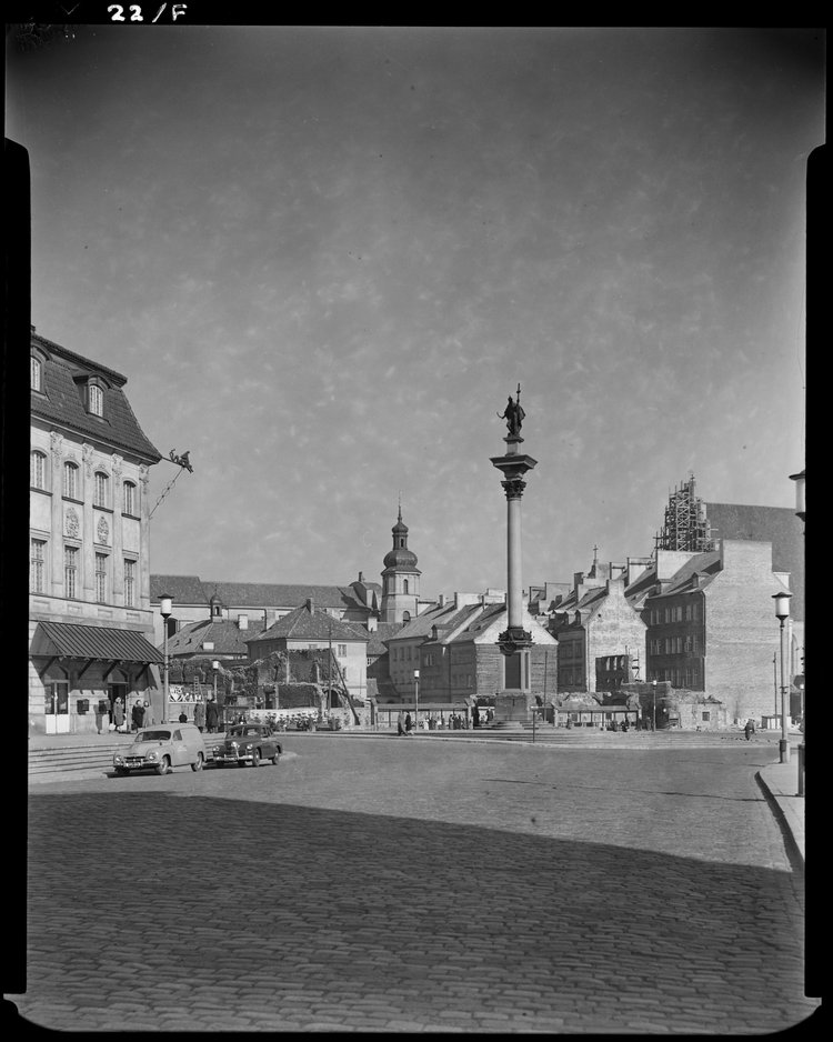 Wylot Krakowskiego Przedmieścia na plac Zamkowy i Stare Miasto