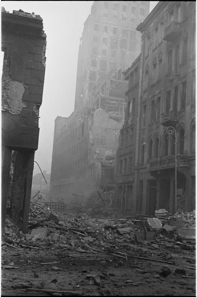 Ruiny zabudowy przy ulicy Świętokrzyskiej