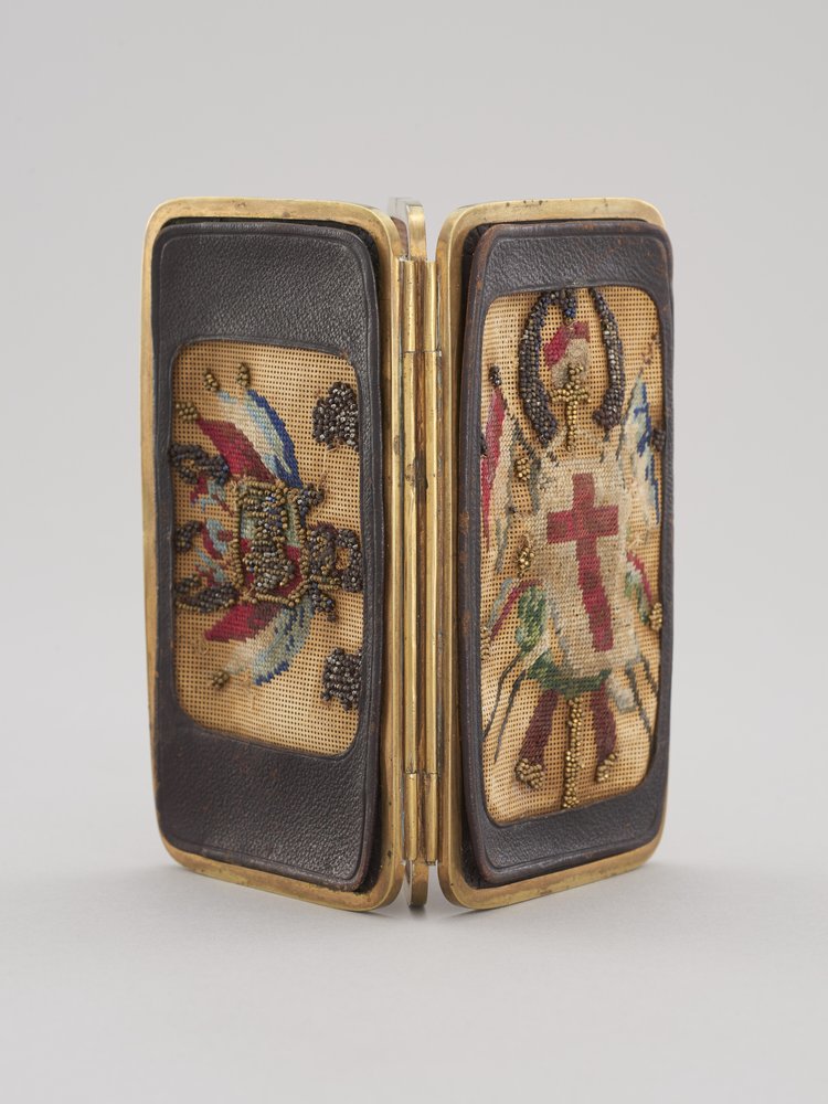 Papierośnica haftowana z Orłem i Pogonią