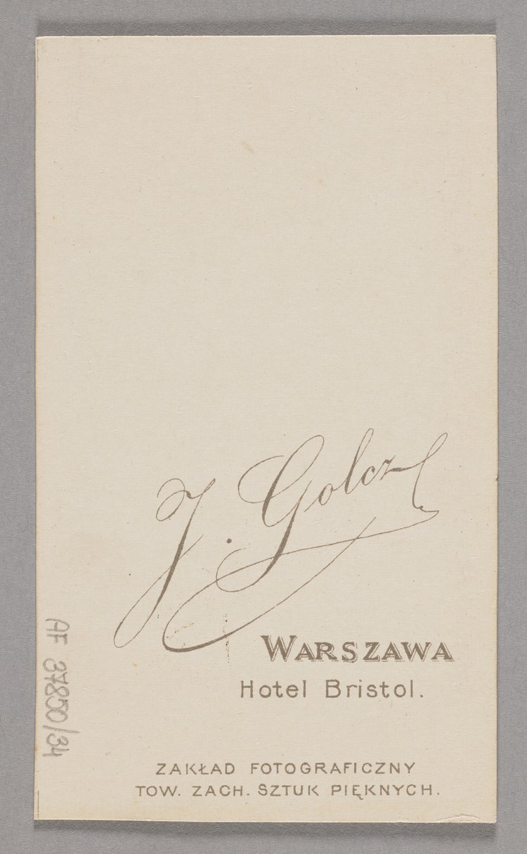 Album z fotografiami nauczycieli i uczennic pensji Antoniny Walickiej w Warszawie