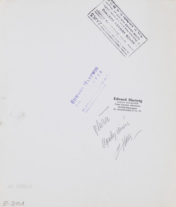 Beachgoers on a hot day by the Vistula (?)