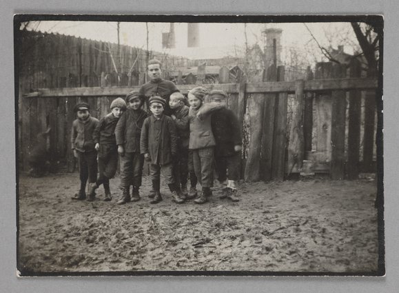 Fotografia przedstawiająca dzieci w Naszym Domu