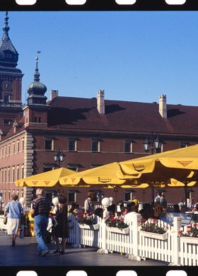 Ogródek kawiarniany na tle Zamku Królewskiego