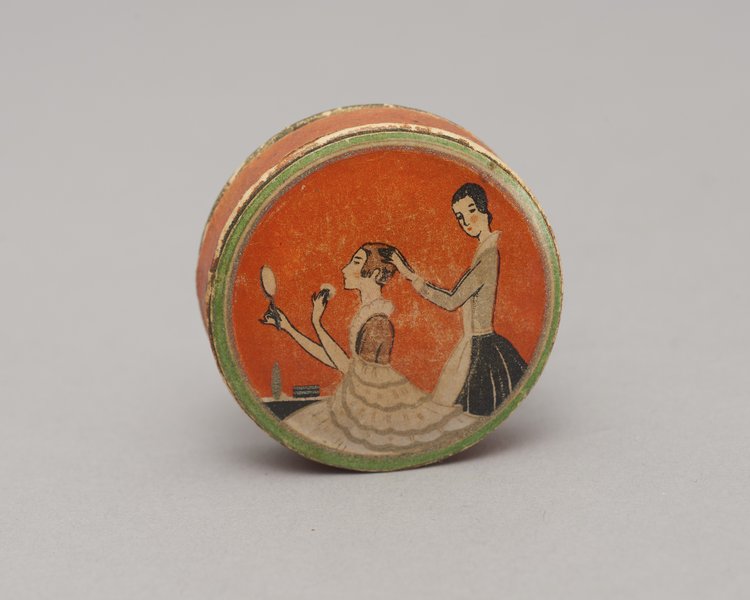 Pudełko z suchym różem firmy Warszawianka