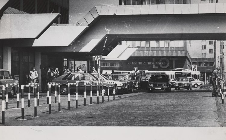 The rear of Hotel Forum