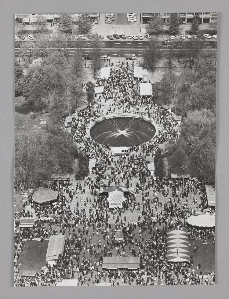 Widok z Pałacu Kultury i Nauki na park Świętokrzyski