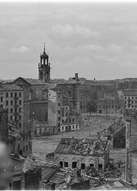 Panorama ruin zabudowy w rejonie placu Grzybowskiego