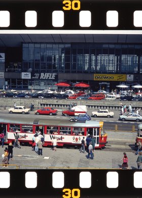 Przystanek tramwajowy w Alejach Jerozolimskich koło Dworca Centralnego