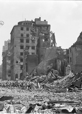 Ruiny zabudowy przy ulicy Świętokrzyskiej