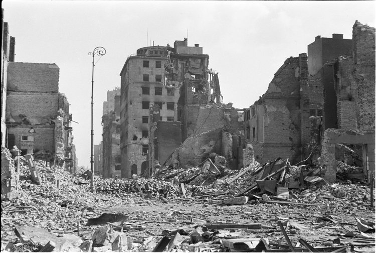 Ruiny zabudowy przy ulicy Świętokrzyskiej