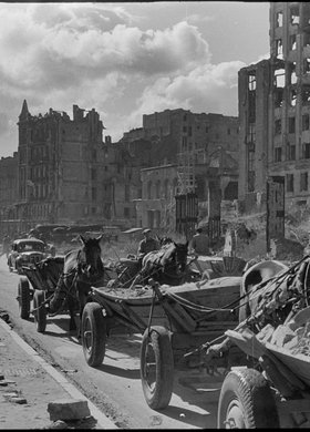 Ruiny na placu Napoleona