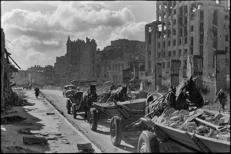 Ruiny na placu Napoleona