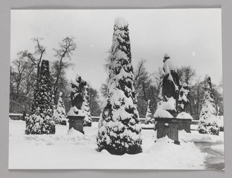 Fragment of the Baroque Garden by the Wilanów Palace in winter