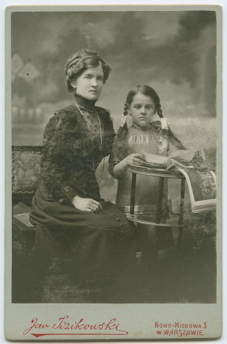 Portret Leokadii Karasińskiej z córką
