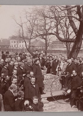 Położenie kamienia węgielnego pod budowę siedziby Warszawskiego Towarzystwa Cyklistów na Dynasach