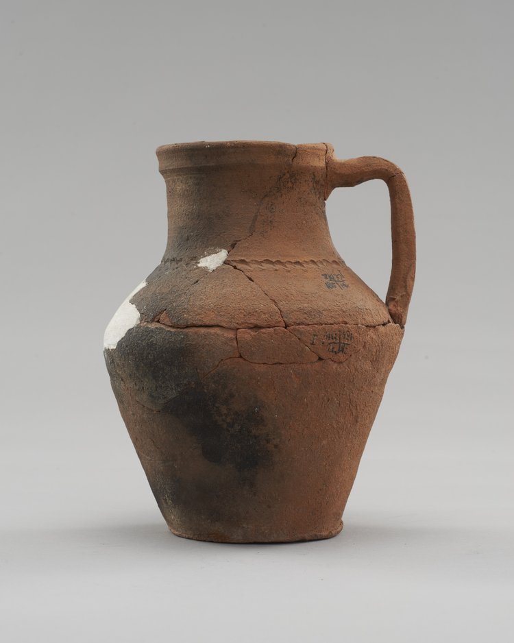 Dzban z ceramiki czerwonej