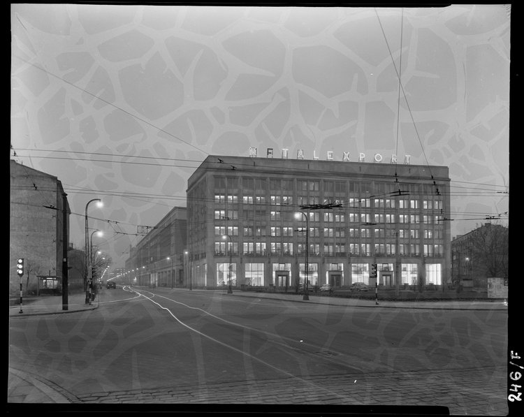 Biurowiec Metalexportu o zmierzchu