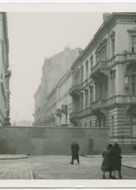 Widok na mur getta na ulicy Próżnej