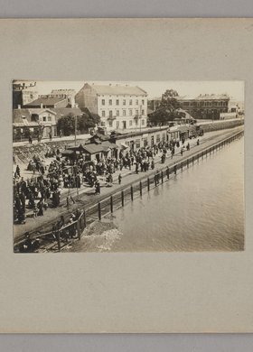 Stacja "Most" wąskotorowej kolejki dojazdowej linii Jabłonna - Karczew.