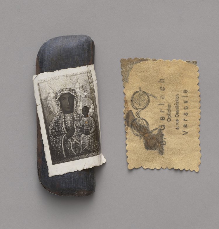 Futerał na okulary, z obrazkiem Matki Boskiej, po powstańcu Andrzeju Wojno