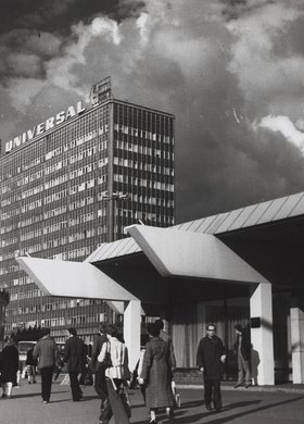 Widok na centrum miasta, rotundę PKO i budynek Universalu