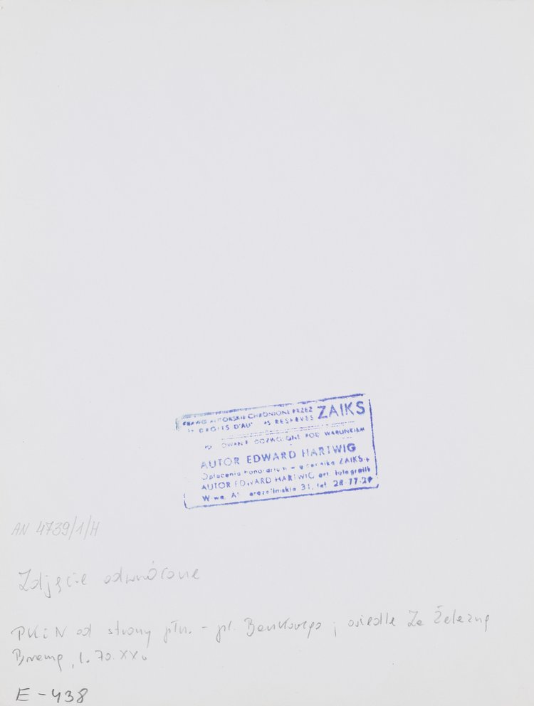 Widok z góry na zabudowę ulicy Elektoralnej i bloki osiedla Za Żelazną Bramą