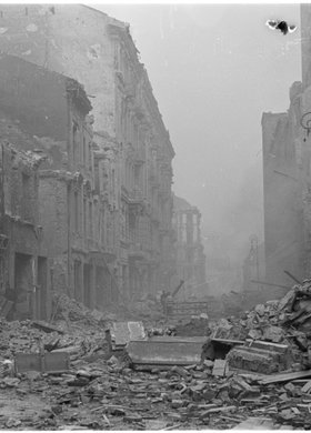 Ruiny zabudowy przy ulicy Świętokrzyskiej