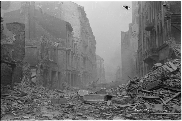 Ruiny zabudowy przy ulicy Świętokrzyskiej