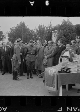 Uroczystość wręczenia sztandaru Ochotniczym Batalionom Odbudowy Warszawy