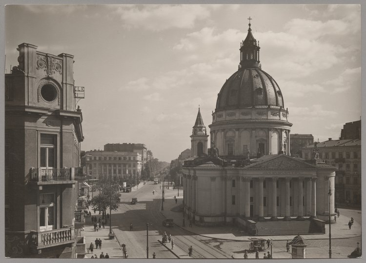 Plac Trzech Krzyży z kościołem św. Aleksandra i perspektywa Alej Ujazdowskich