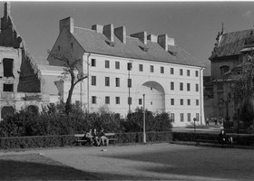 Dziekanka - akademik i zabytkowa kamienica przy Krakowskim Przedmieściu