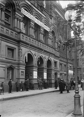 Niemiecki Dom Żołnierza w pałacu Staszica