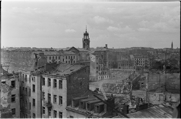 Panorama ruin zabudowy w rejonie placu Grzybowskiego