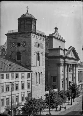 Dzwonnica i kościół św. Anny przy Krakowskim Przedmieściu 68