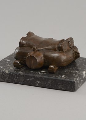 Szkatułka w kształcie plecaka wojskowego